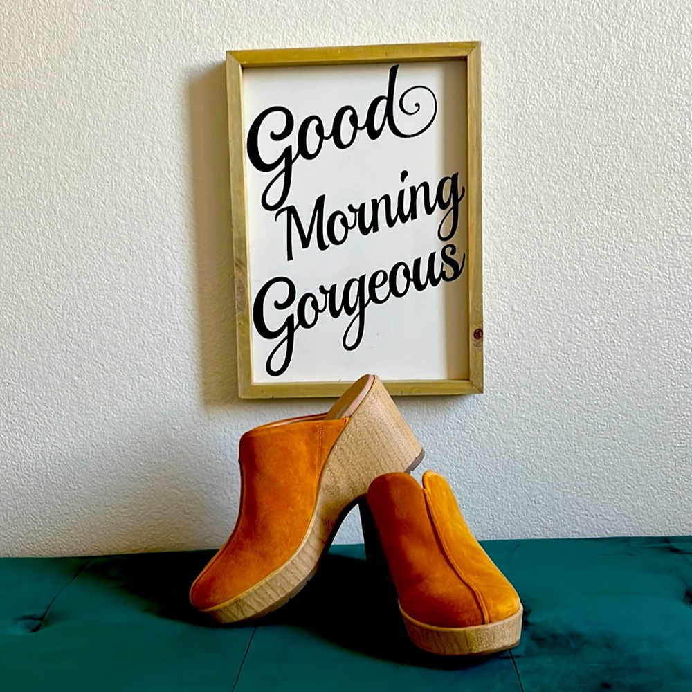 Dr. School’s Poppy Clog🌻